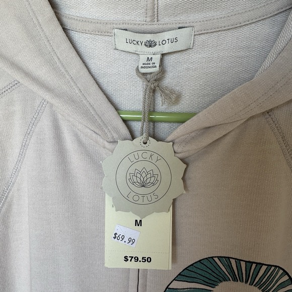 Lucky Lotus Hoodie Sweatshirt Size M Beige Graphic Print Pockets Full-Zip NWT - Picture 3 of 11
